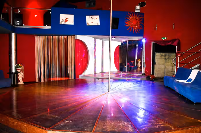 New Lutring Night Club
