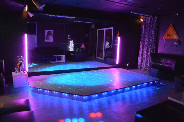 Le Container / Sauna Queer Et Alternatif