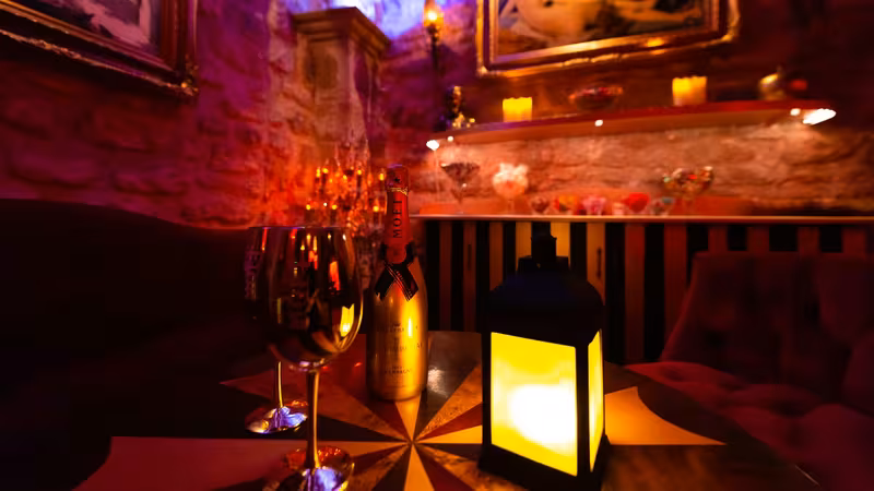 Taken Club - photo 1