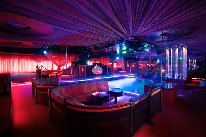 Le Moulin Club Privé Soave Verona ( Ex Moulin Rouge )