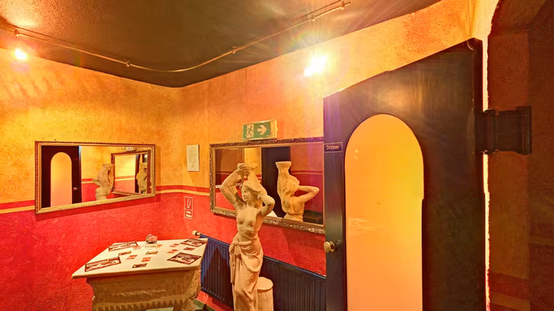 Gentlemen Nightclub - photo 1