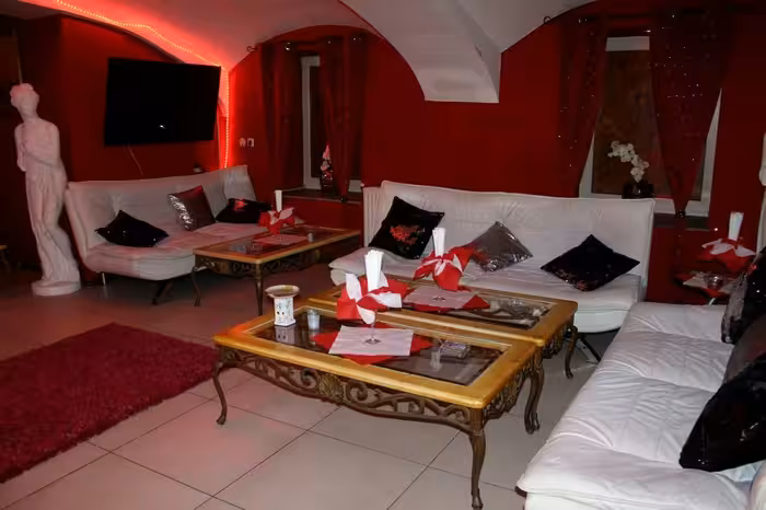 Romantica Bar & Nightclub