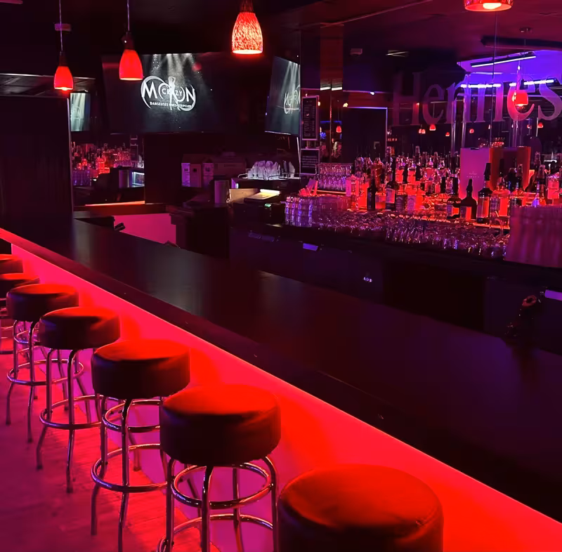 Bar Crazy Moon Laval - photo 1