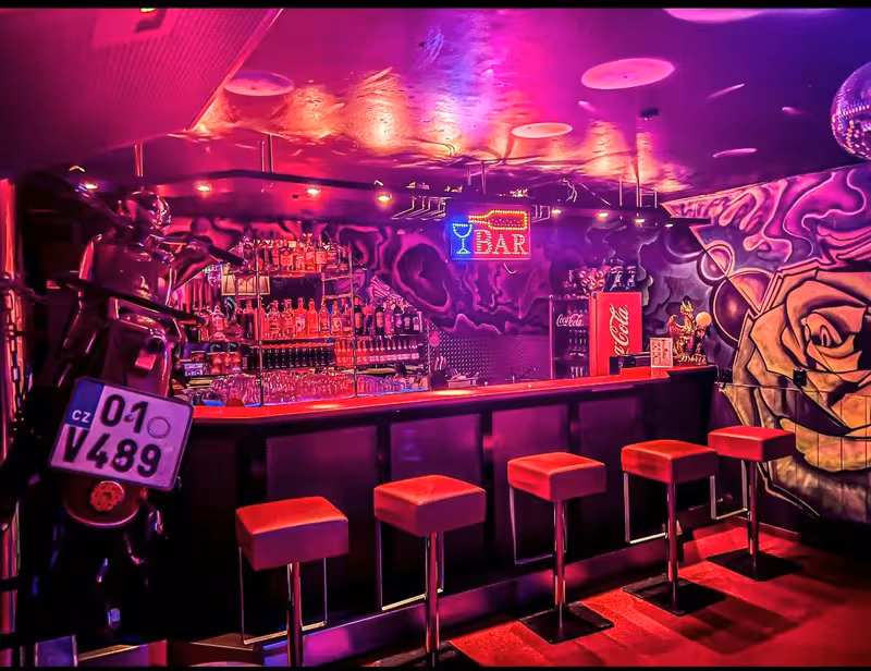 Kiss Club - photo 1