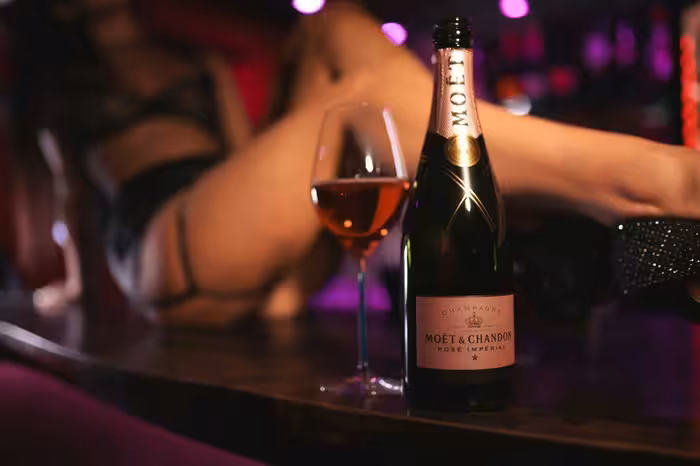 Mr. Redzar - Gentlemen’s Club
