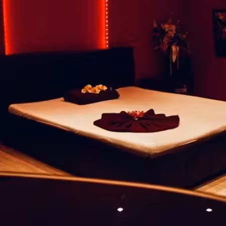 Silhouette Massage
