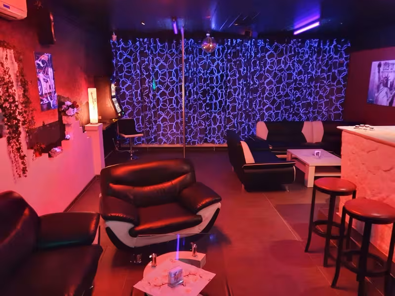 Club B8 - photo 1