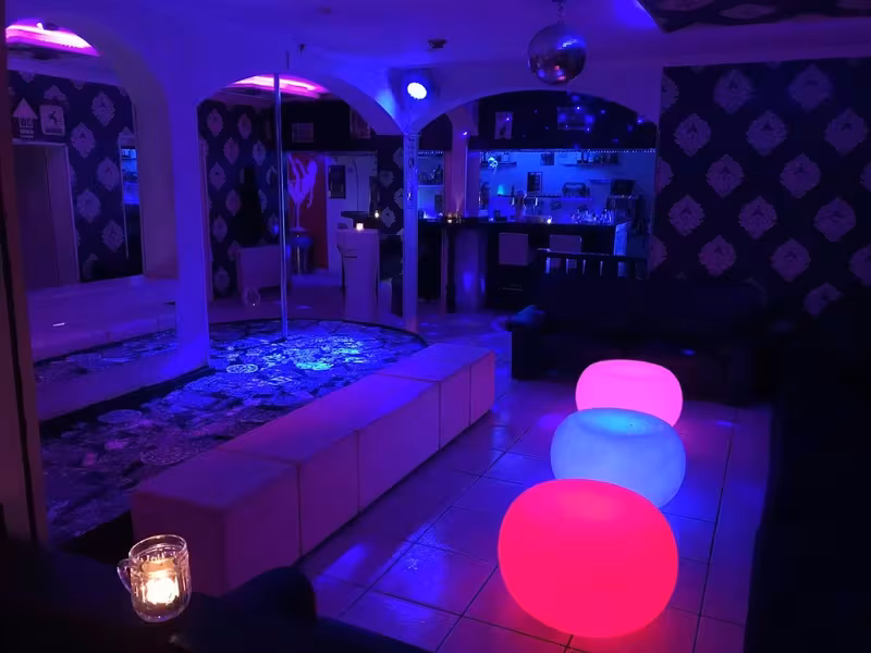 Hot Chicas Table Dance Bar - photo 1