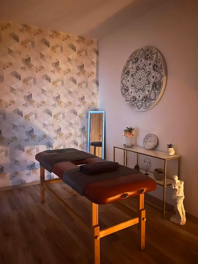 Pieris Massage - photo 1