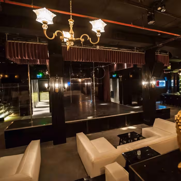 Monamore Striptease Club