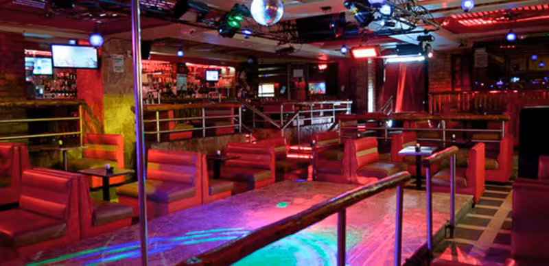 Las Chavelas Bar - photo 1