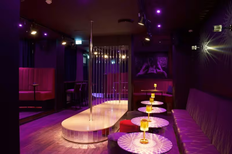 Lotus Showbar - photo 1
