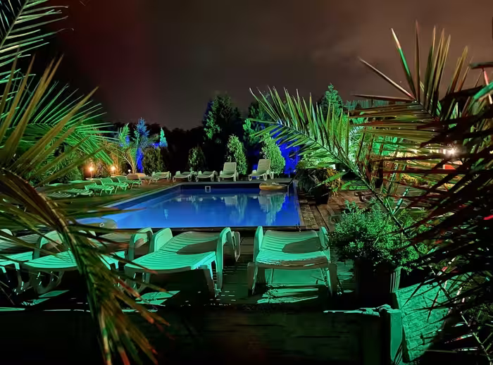 Jacuzzi Club & Resort
