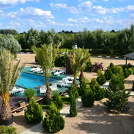 Jacuzzi Club & Resort - photo 8