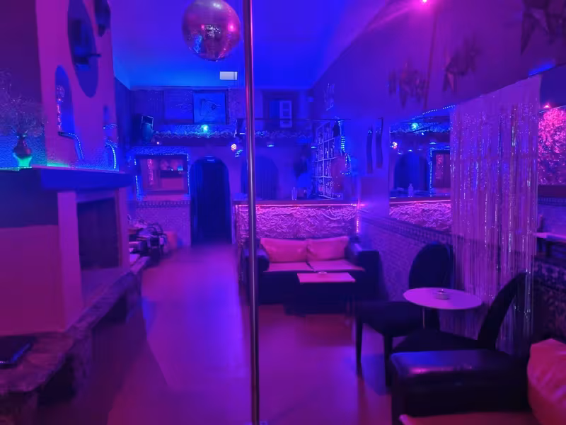 Pink Club - photo 1