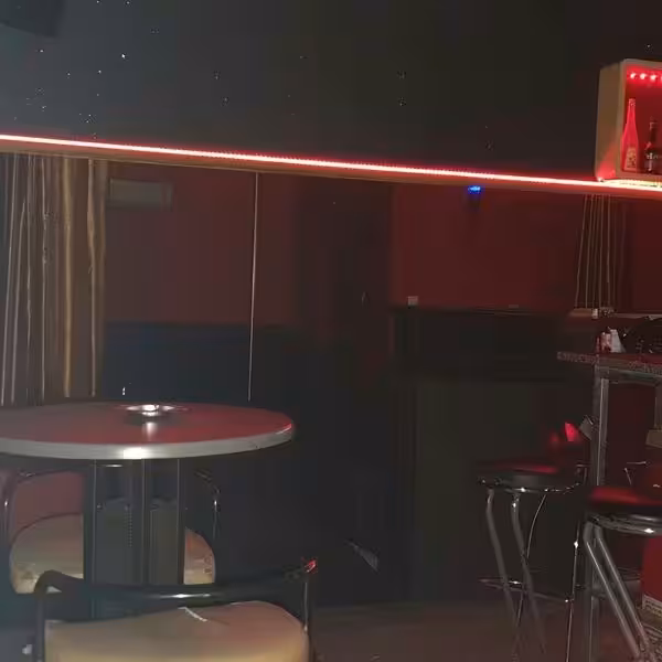 Kiss Bar