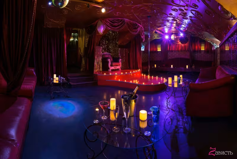 Zavist Cabaret-Bar - photo 1