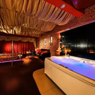 Rich Men's Club - photo 7