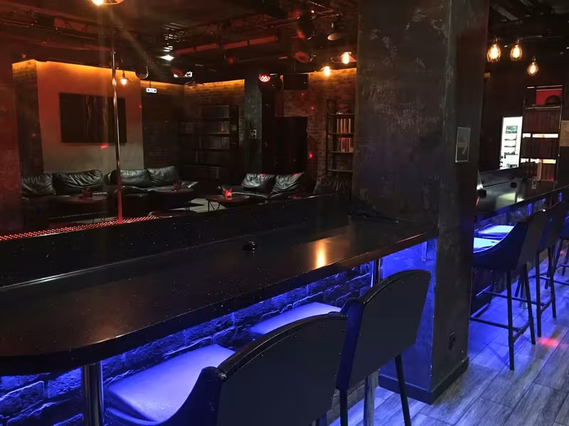Striptiz-Klub Yestestvoznaniye (Ufa) - photo 1