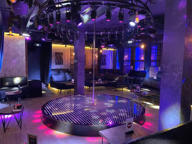 Striptiz-Klub Yestestvoznaniye (Nizhny Novgorod) - photo 1