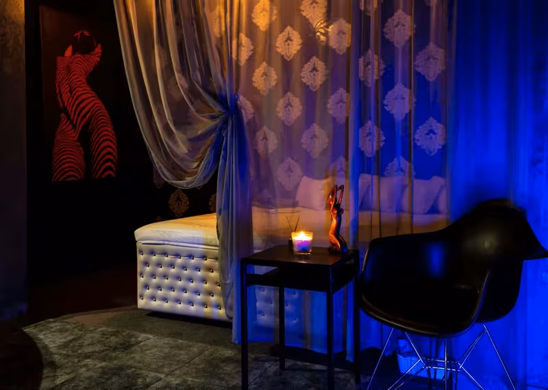 Veles Men's Lounge - photo 1