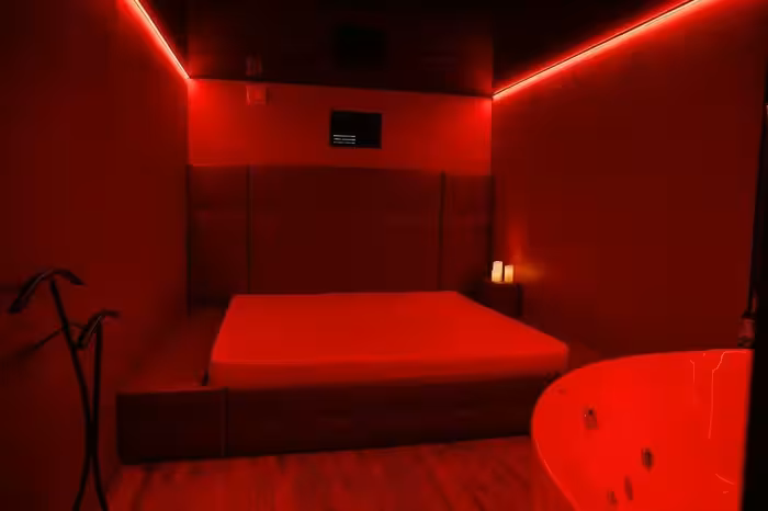 Henessy Relax Man Club