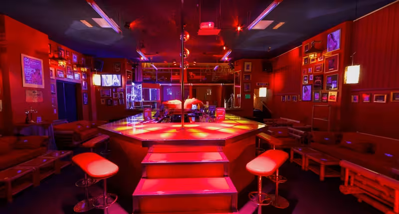Hard Core Club - photo 1