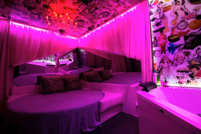 208 Gentlemen's Club