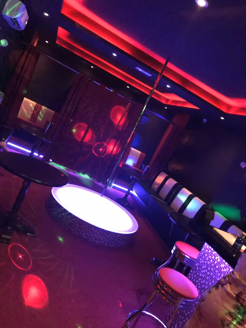 5ive Gentlemen‘s Club - photo 1