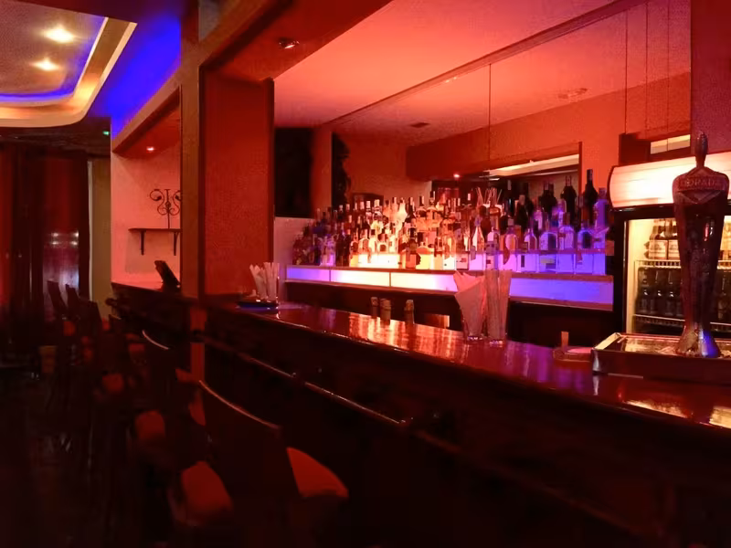 Velvet Night Club - photo 1