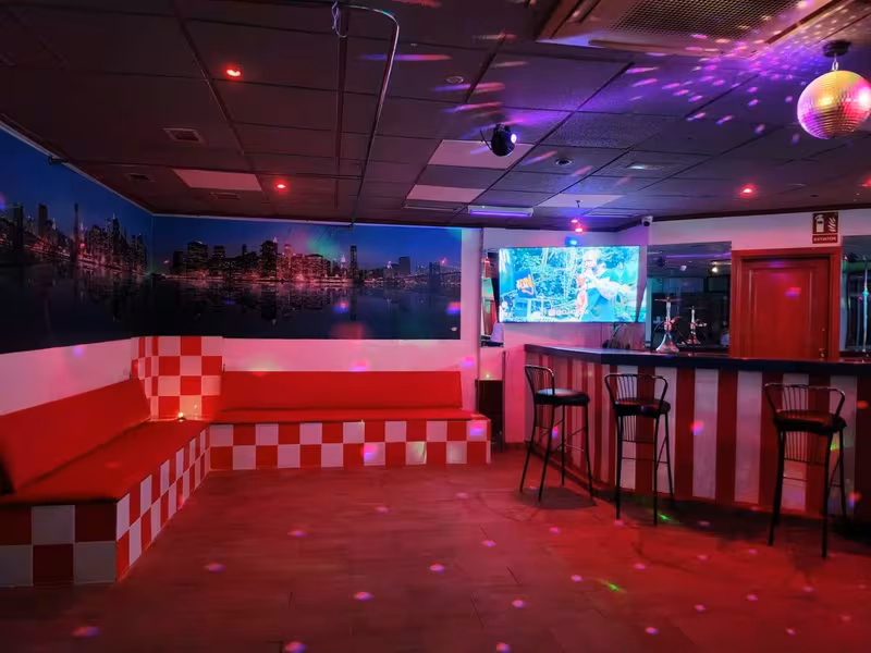 Night Club Glamour - photo 1