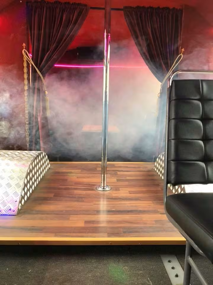 Crazy Candy Club - En Rullande Strippklubb - photo 1