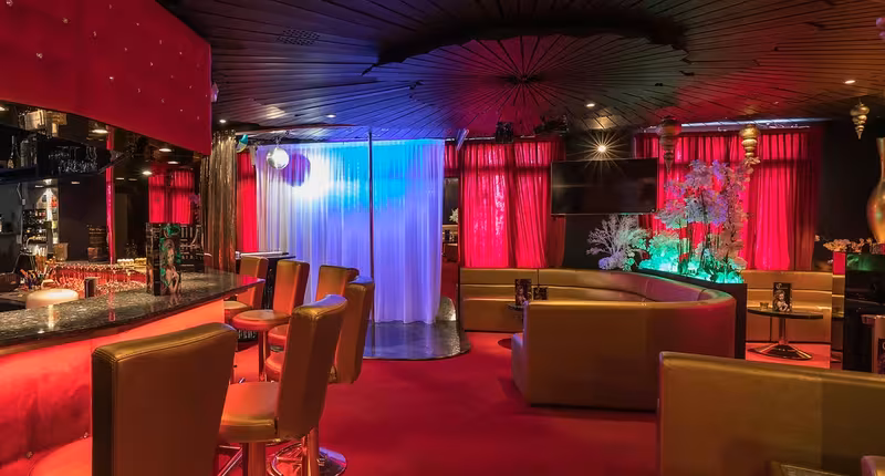 Club Elegance - photo 1