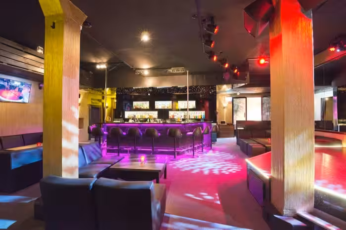 Six Day Club Lounge