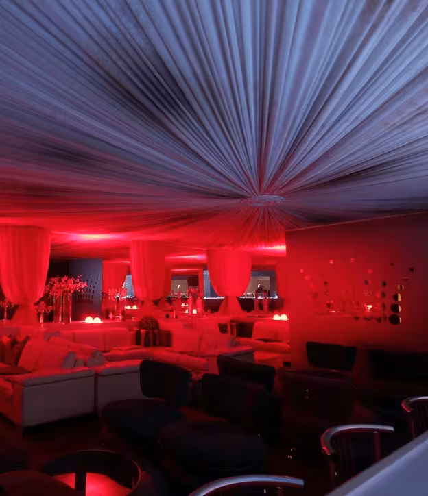 Pink Paradise Club - photo 1