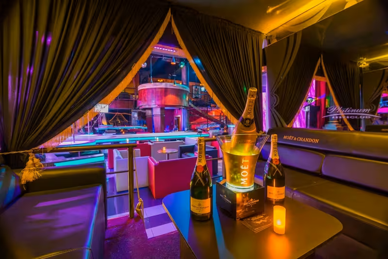 Platinum Club - photo 1