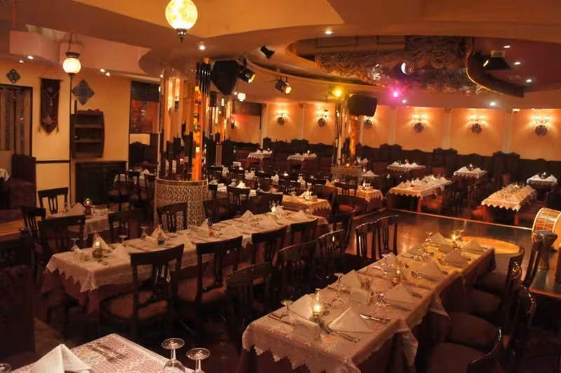 Regina Revue - A Gentlemen`s Club - photo 1