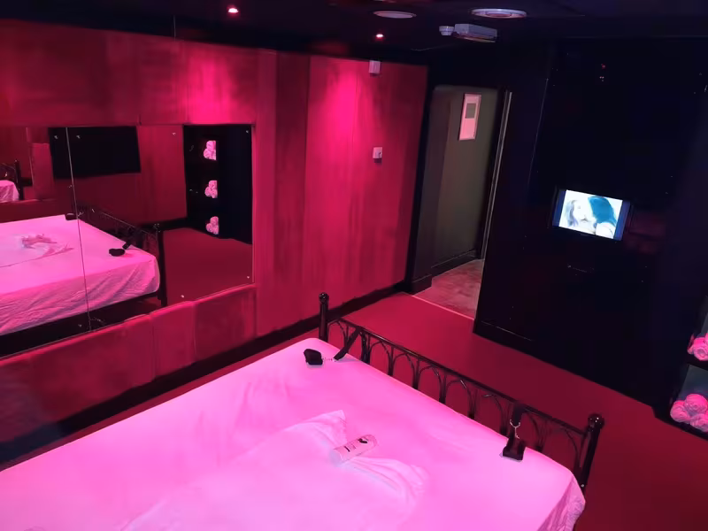 Temptations Massage Parlour - photo 1