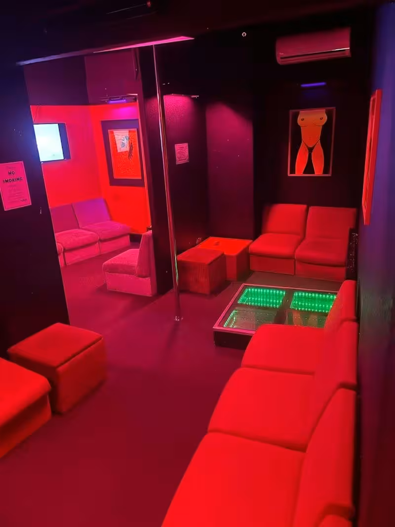Picadilly Club - photo 1