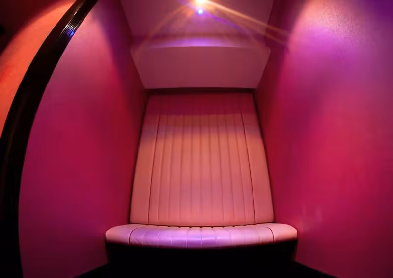 Pink Gentleman's Club. - photo 1