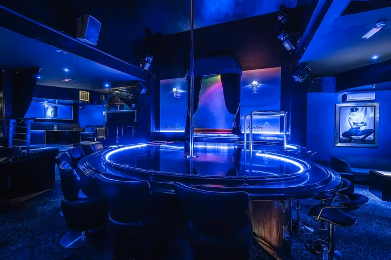 Heathrow Tantric Blue Gentlemens Club - photo 1