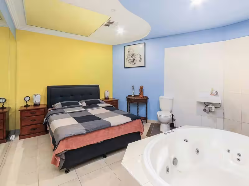 10 Guildford Massage - photo 1