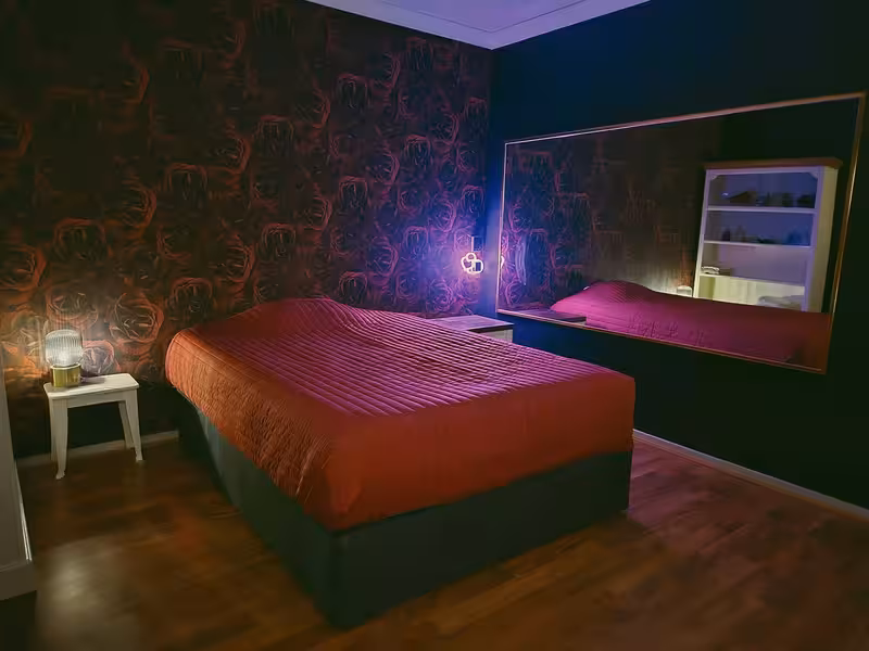 Rose Castle 702 Brisbane Brothel - photo 1
