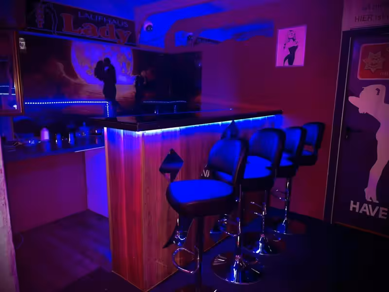 Hot Lady Laufhaus& Bar - photo 1