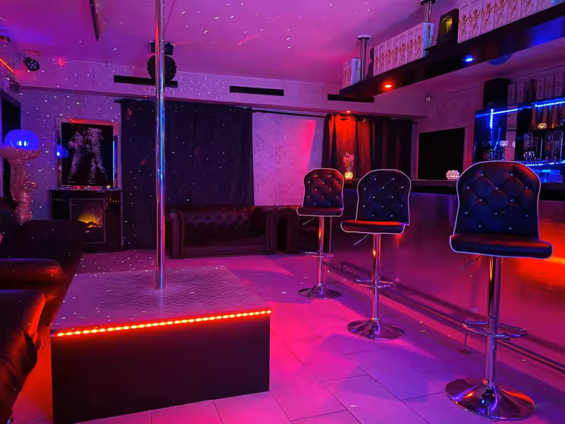 Lora Dora Laufhaus & Bar - photo 1
