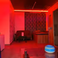 Lora Dora Laufhaus & Bar - photo 2