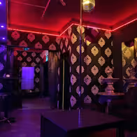 Lora Dora Laufhaus & Bar - photo 18