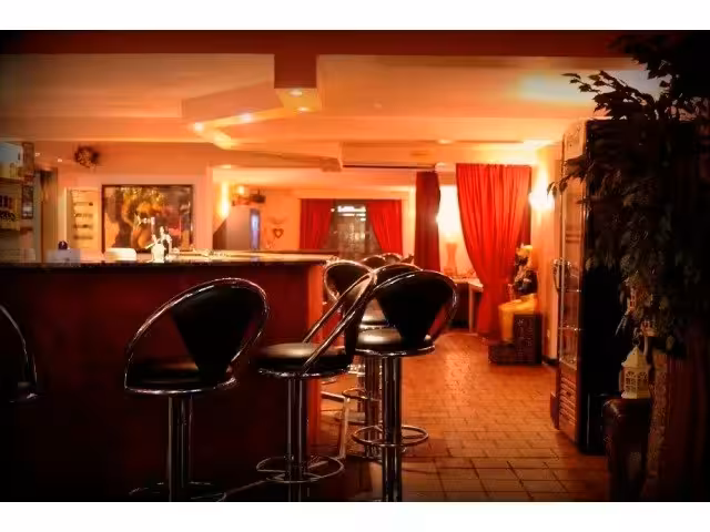 B8 Club - photo 1