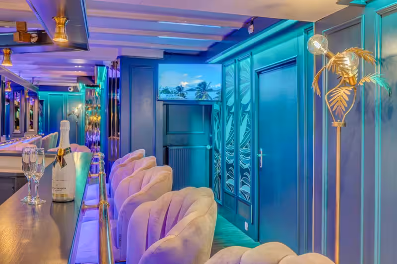 Club Noblesse - photo 1