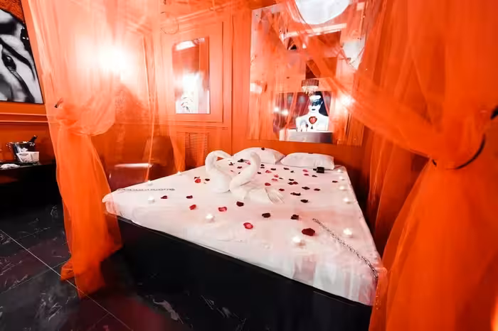 Hedonism Club, БДСМ-отель